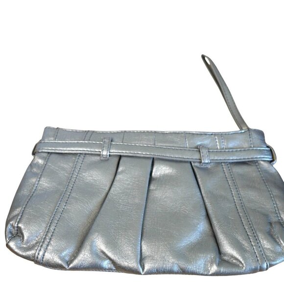 EUC Neiman Marcus Silver Wristlet Clutch Zip Top Metallic‎ Silver Bag - Picture 4 of 6